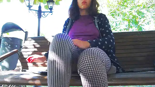 PublicBigLabiaMelly - Walk nude in park 10 mins