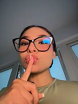amira_cute2 Adlı Modelin Canlı XXX Sohbeti