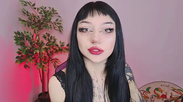 Chat +18 de catipetite ao vivo