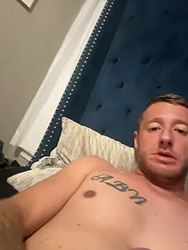 Chat XXX en directo de biggzee6
