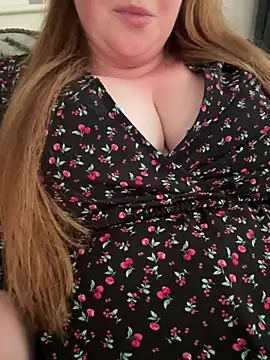 Curvy-GingeXX's Live XXX Chat