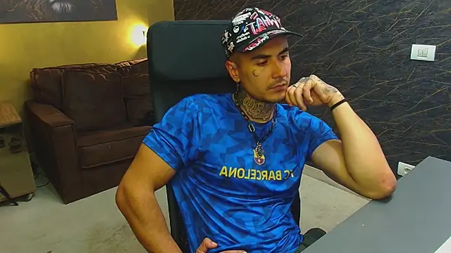 XXX chat uživo modela RomeoBodhi