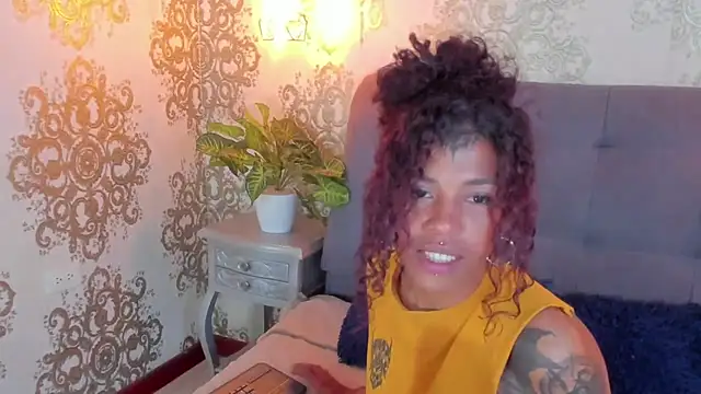 Chat +18 de IndigoVelvet ao vivo