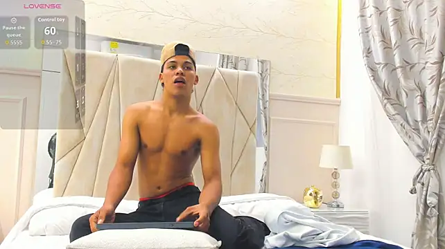 Онлайн чат XXX Colby_driscoll