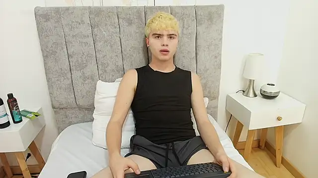 Ian_Stone Adlı Modelin Canlı XXX Sohbeti