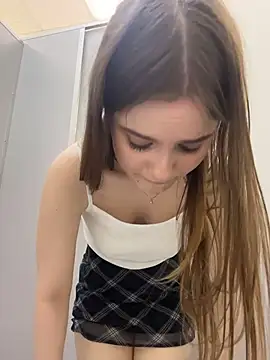 Lunabelle_ - risky show u my pussy right here!!!