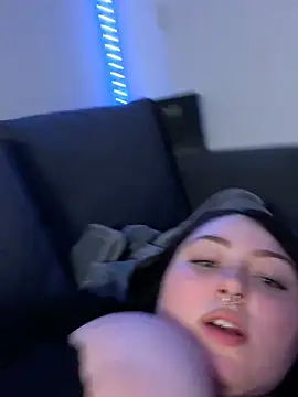 Evemeqt - LIVE WALL DILDO SUCK