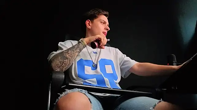 FelixStarkk Chat XXX in diretta