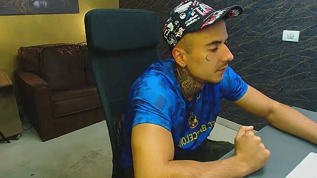 RomeoBodhi Chat XXX live