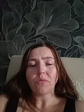 MilaMature's Live XXX Chat