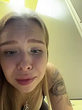 Liza_risky - Omg squeezing teasing over boobs outside