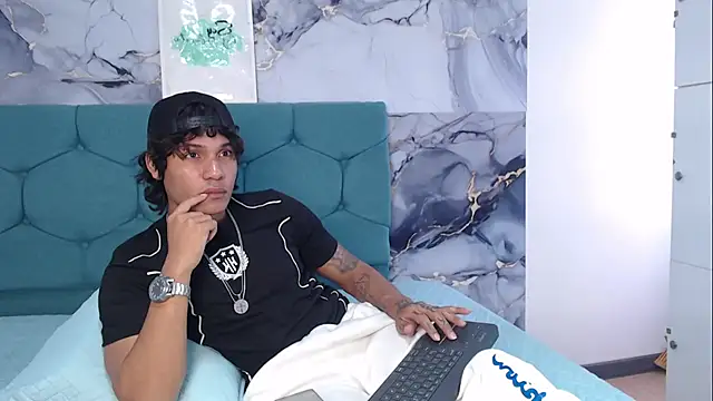 Chat XXX en directo de MaximilianRoth