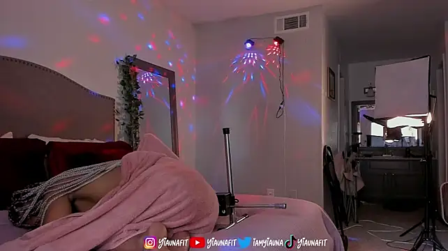 Yiauna Adlı Modelin Canlı XXX Sohbeti