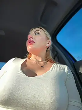 MilfNextDoor20's Live XXX Chat