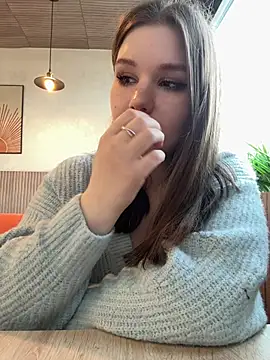 PumaShyXD - SQUIRT RIGHT IN THE CAFE UNDER TABLE