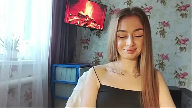 VenusVibe - Tease with my shorts