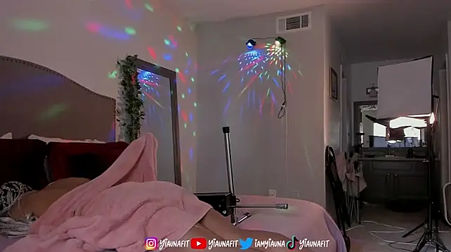 XXX chat uživo modela Yiauna