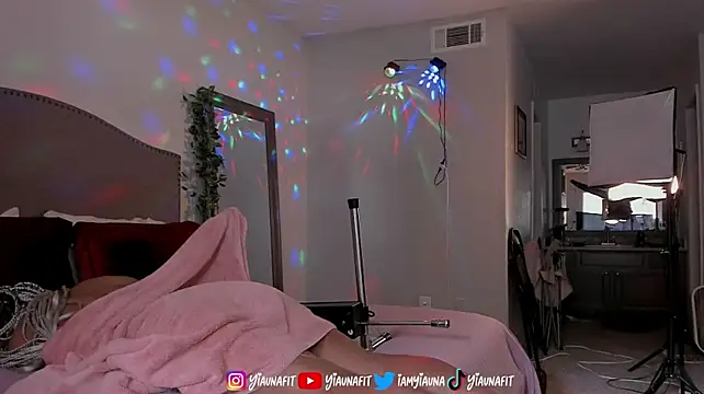 Chat +18 de Yiauna ao vivo