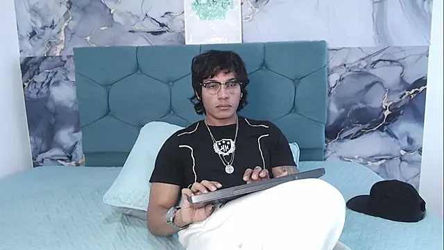 Chatroom XXX en direct de MaximilianRoth