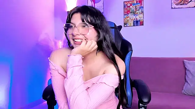 Chat XXX en directo de Seraphine_18