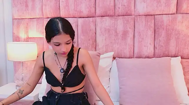 MiaLaure - Flash pussy 😍💦
