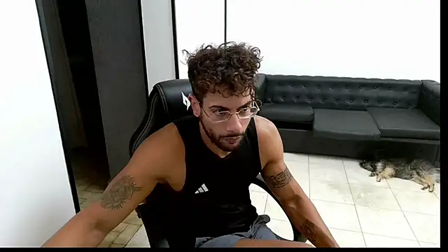 ItalianShadow Show in webcam