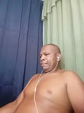 bigblackcock75 Adlı Modelin Canlı XXX Sohbeti
