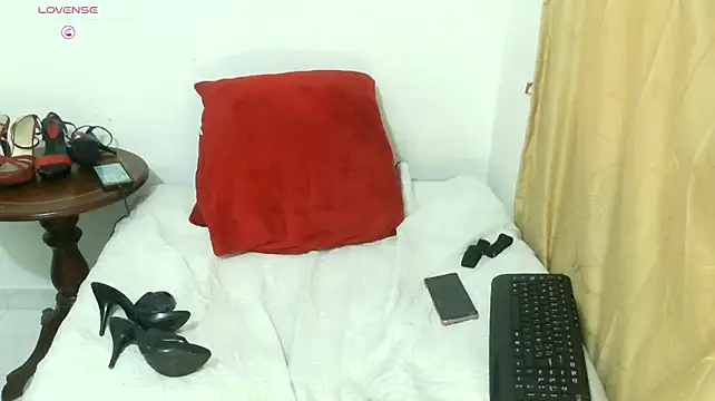 Madame_Desire Chat XXX in diretta