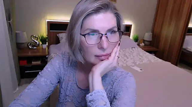 GoddesEmmy's Live XXX Chat