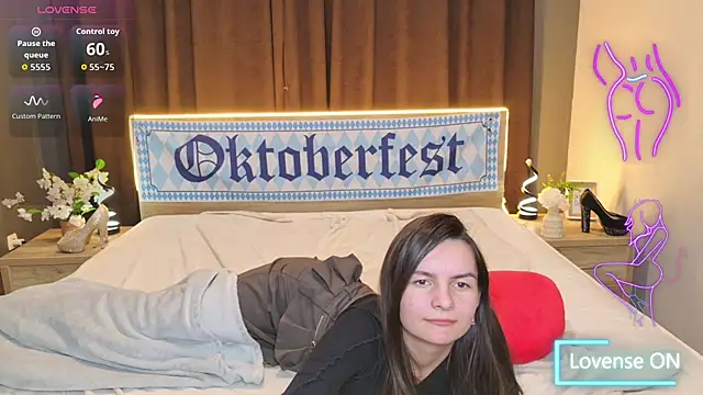 JasmineAsha - Erotic dancing on the bed