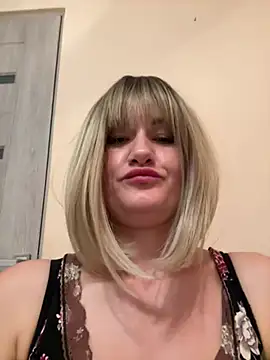 LunaFoxs – Naživo XXX chat