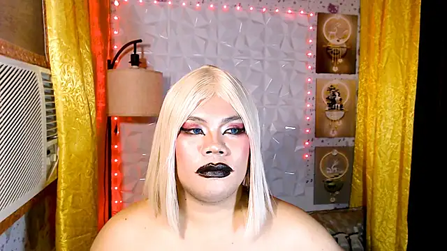 TSbrianaHugeCock's Webcam Show