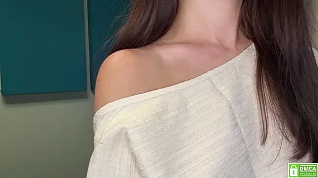 Juicy_Cutie - Hands under top, touch my boobs