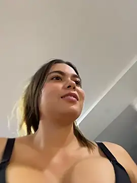 Rapunzel069 - massage pussy sofi+ slaps+ 1 finger