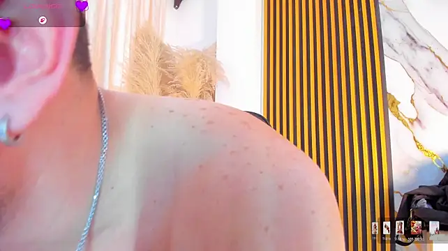 Izui_Pierce live XXX chat
