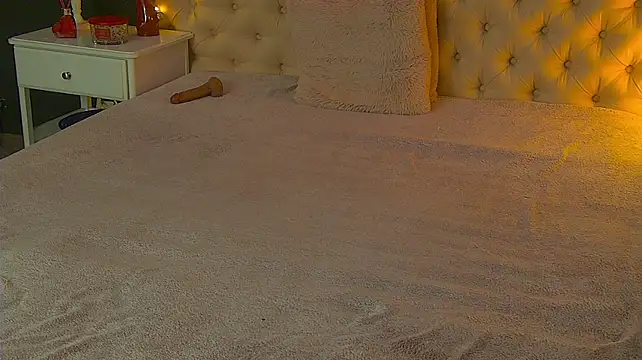 AnaisFoxxy - finger my tight little pussy