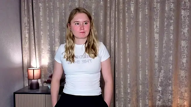 ValentinaCottier: онлайн-секс-чат