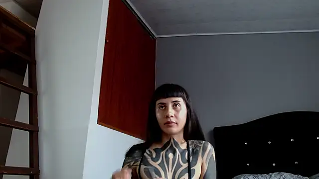 Emilia_1995 XXX чат на живо