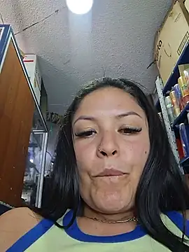 Isa_bella95 - Show ass in shop