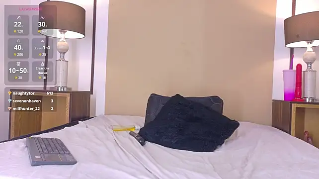 EleonorAshcroft - Plug + spank hard