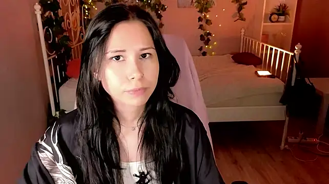 KiraTemptt Adlı Modelin Canlı XXX Sohbeti
