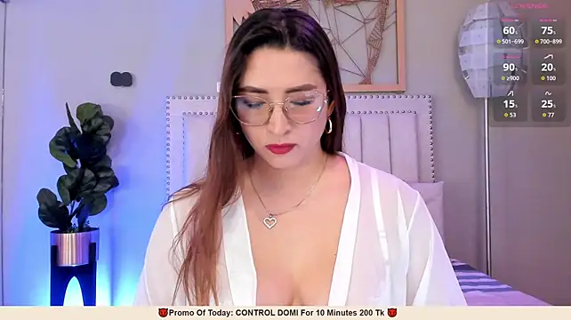 _LaraMom_ Chat XXX in diretta