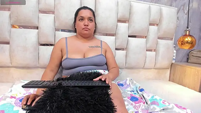 Chat +18 de LAURAFASHION_ ao vivo