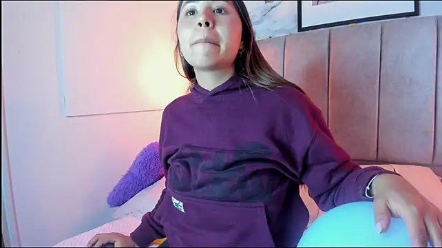 NISHA__ Adlı Modelin Canlı XXX Sohbeti
