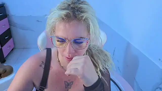 Онлайн чат XXX HannaBrave