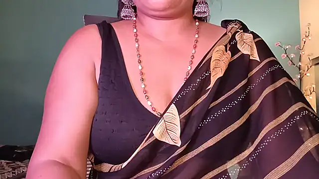 YourDesi_Laila_