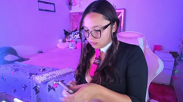 Chat +18 de little_emma0 ao vivo