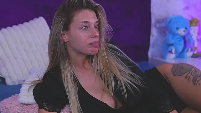 Chat +18 de EllinaNuria ao vivo