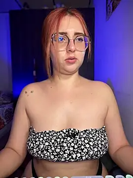 CoraVibes' Live XXX Chat
