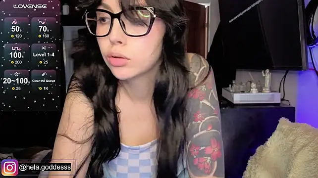 Hela_v - nipples close+ squeeze
